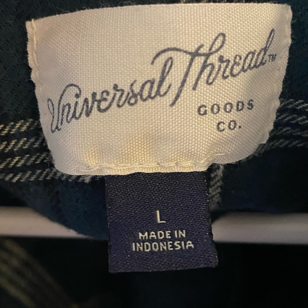 Universal Thread Size Large Woman’s Button Down L… - image 3